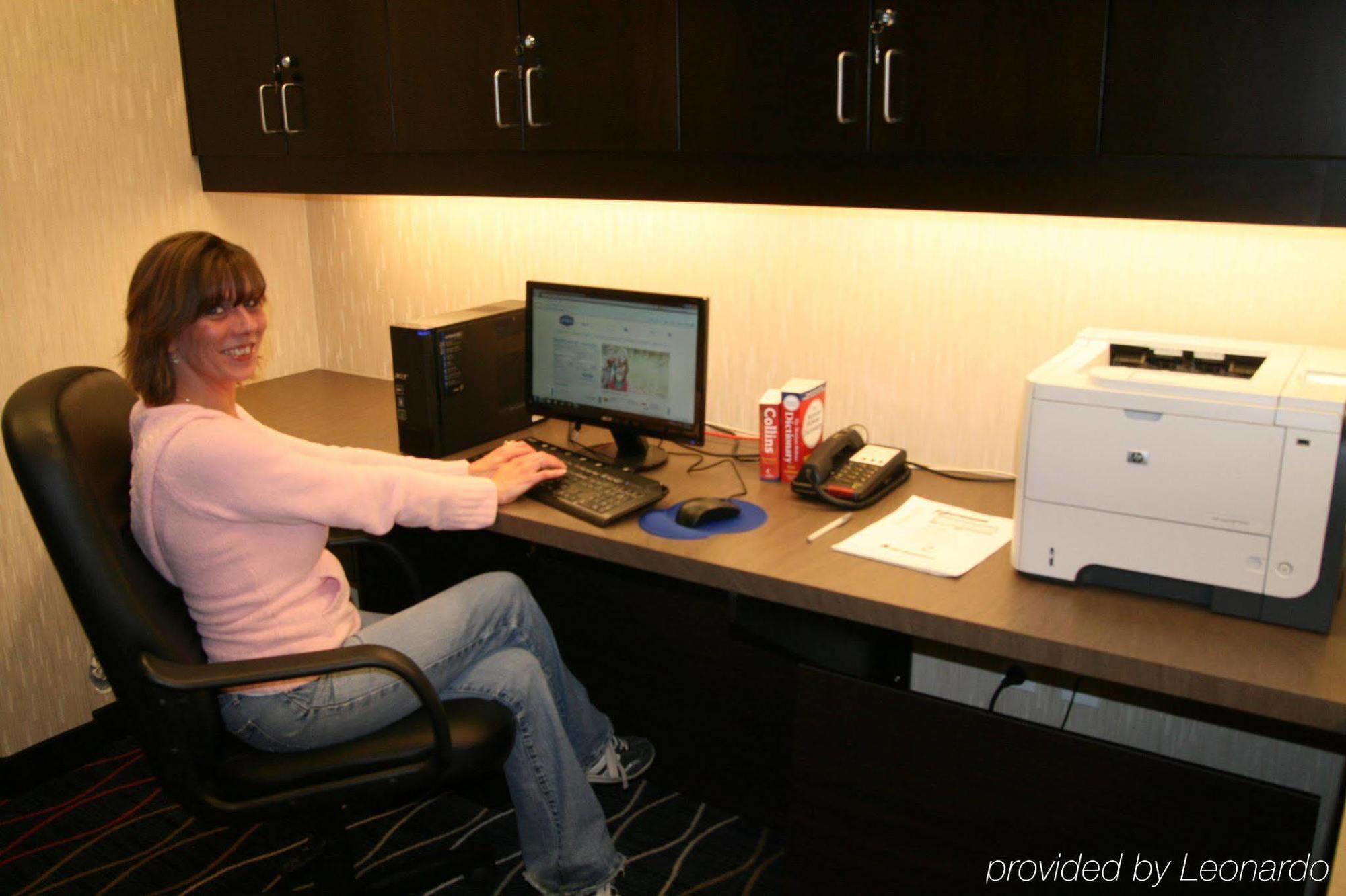 Hampton Inn & Suites By Hilton Lethbridge Facilidades foto
